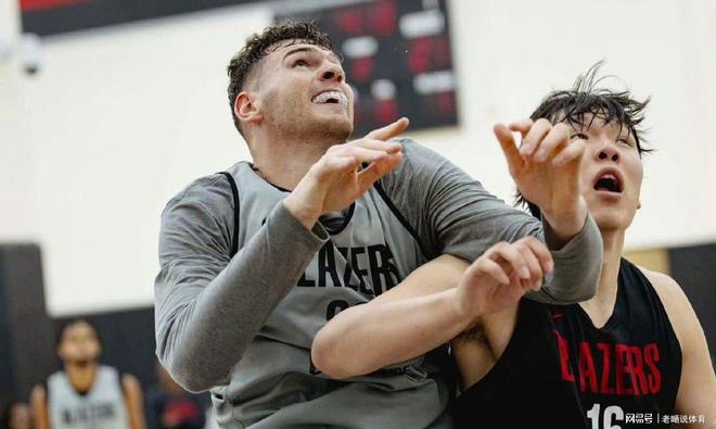 开云体育官网包含波特兰开拓者训练开放日，赛后更衣室发声引欢呼，NBA常规赛在即，更衣室氛围转暖的词条