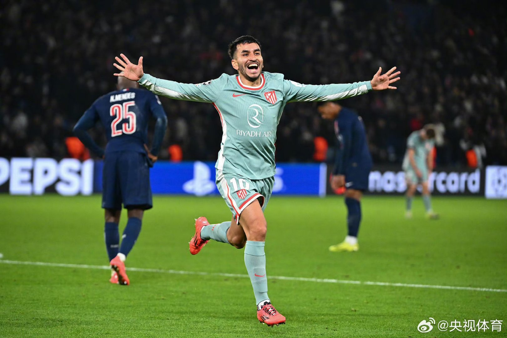 包含欧联赛程吃紧，比利亚雷亚尔今晚完成体检，目标明确，更衣室氛围转暖的词条