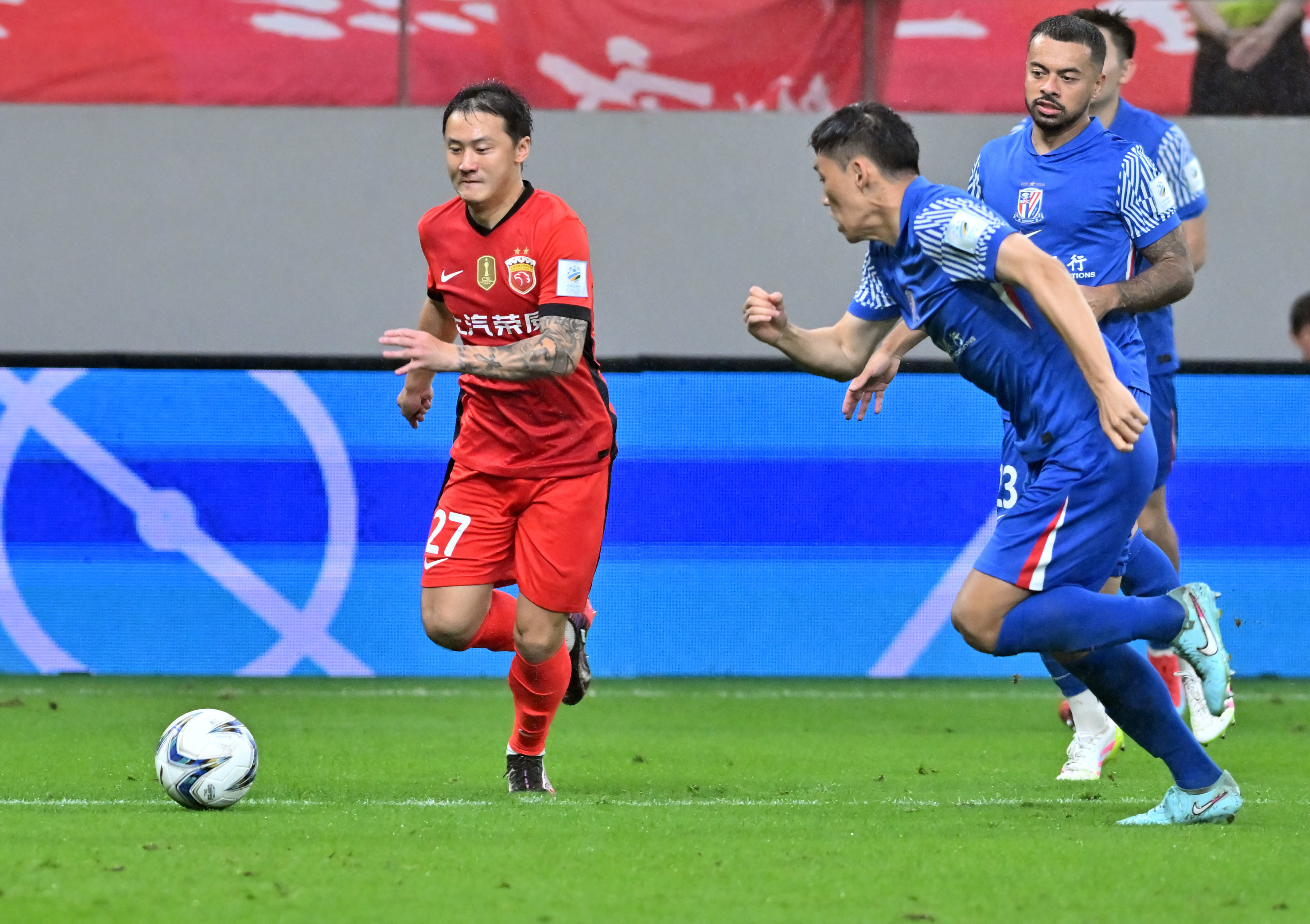 荷甲国际比赛日再迎强敌；达拉斯独行侠止住颓势；主帅态度——态度坚定；年轻球员得到机会的简单介绍