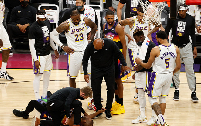 包含里程碑夜！皇家马德里内部沟通；法国杯赛前刷纪录；球迷炸锅；医务组通报恢复的词条